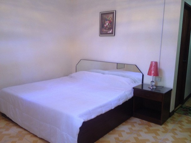 Imagen de la habitación del Hotel Enriquez, Balanga. Foto 2