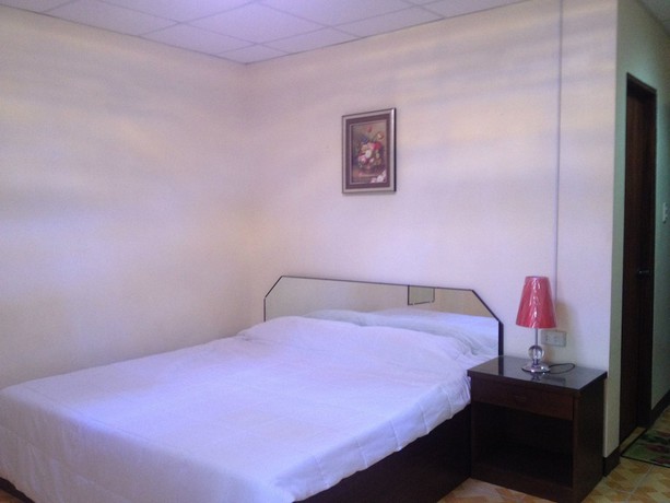 Imagen de la habitación del Hotel Enriquez, Balanga. Foto 4
