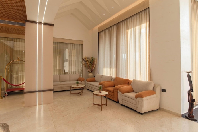 Imagen de los interiores del Hotel Enrise By Sayaji Junagadh. Foto 14