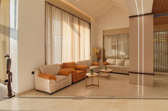 Imagen de los interiores del Hotel Enrise By Sayaji Junagadh. Foto 15