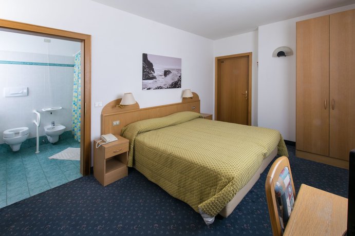 Imagen de la habitación del Hotel Enrosadira, Smarano. Foto 4