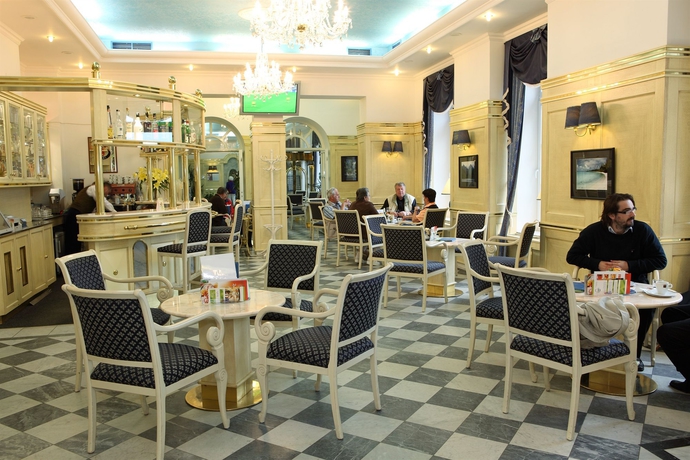 Imagen del bar/restaurante del Hotel Ensana Grandhotel Pacifik. Foto 7