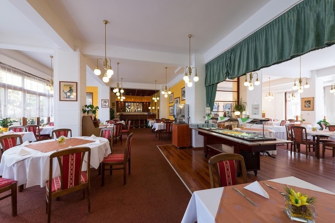 Imagen del bar/restaurante del Hotel Ensana Jalta. Foto 2