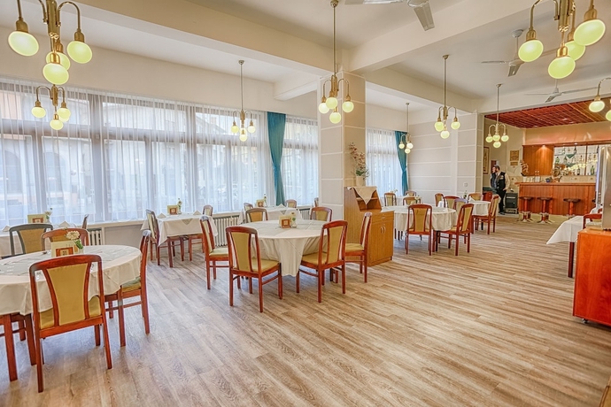 Imagen del bar/restaurante del Hotel Ensana Jalta. Foto 3
