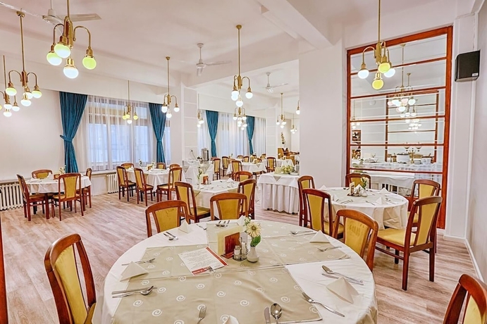 Imagen del bar/restaurante del Hotel Ensana Jalta. Foto 4