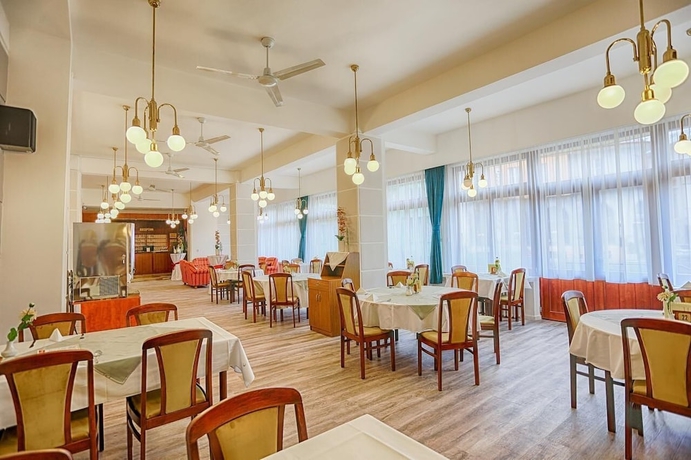 Imagen del bar/restaurante del Hotel Ensana Jalta. Foto 5