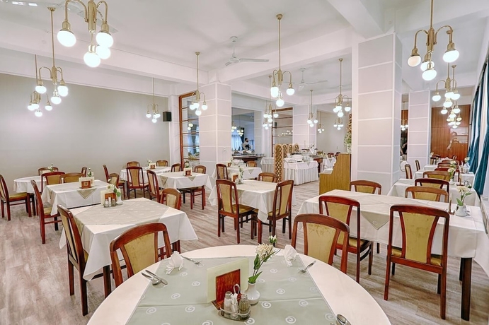 Imagen del bar/restaurante del Hotel Ensana Jalta. Foto 6
