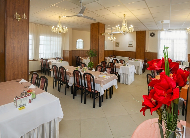 Imagen del bar/restaurante del Hotel Ensana Pro Patria. Foto 3