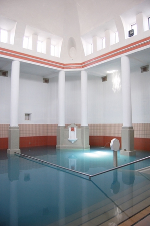 Imagen de la piscina del Hotel Ensana Pro Patria. Foto 18