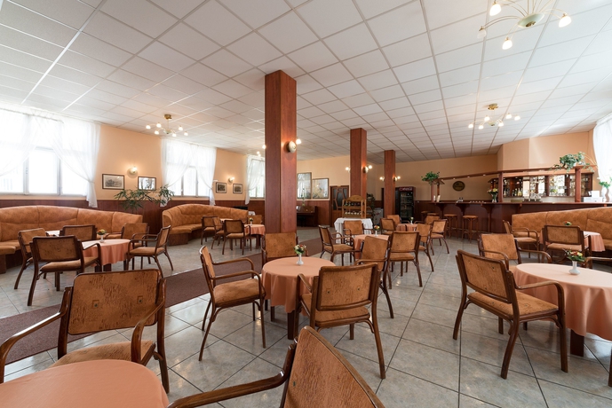 Imagen del bar/restaurante del Hotel Ensana Pro Patria. Foto 5