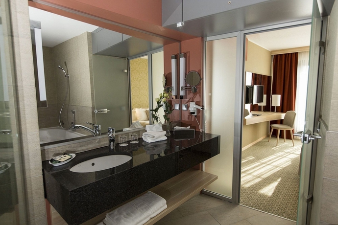 Imagen de la habitación del Hotel Ensana Thermal Aqua. Foto 4