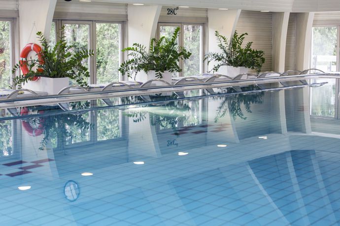 Imagen de la piscina del Hotel Ensana Thermal Hévíz. Foto 15