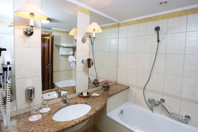 Imagen de la habitación del Hotel Ensana Thermal Margaret Island. Foto 6