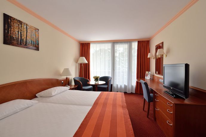 Imagen de la habitación del Hotel Ensana Thermal S&aacute;rv&aacute;r. Foto 5