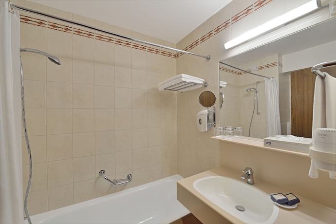 Imagen de la habitación del Hotel Ensana Thermal S&aacute;rv&aacute;r. Foto 6