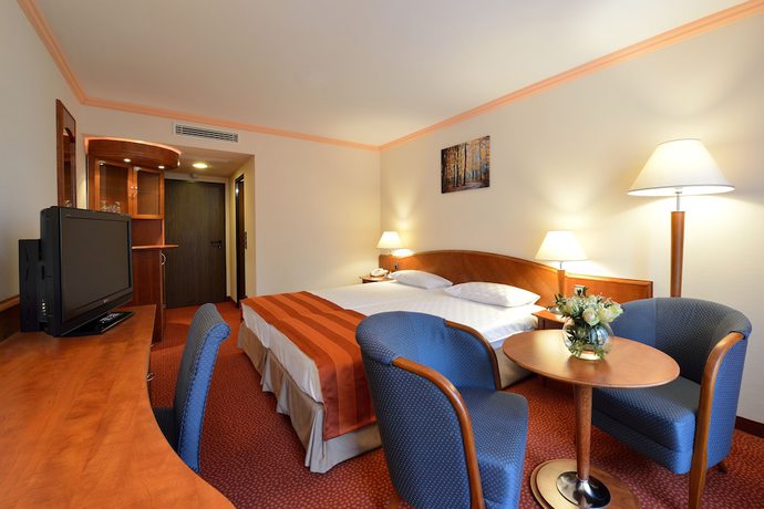Imagen de la habitación del Hotel Ensana Thermal S&aacute;rv&aacute;r. Foto 8