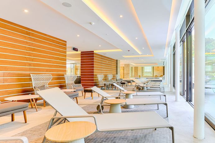 Imagen de la piscina del Hotel Ensana Thermia Palace. Foto 15