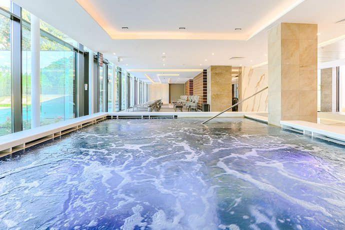 Imagen de la piscina del Hotel Ensana Thermia Palace. Foto 18