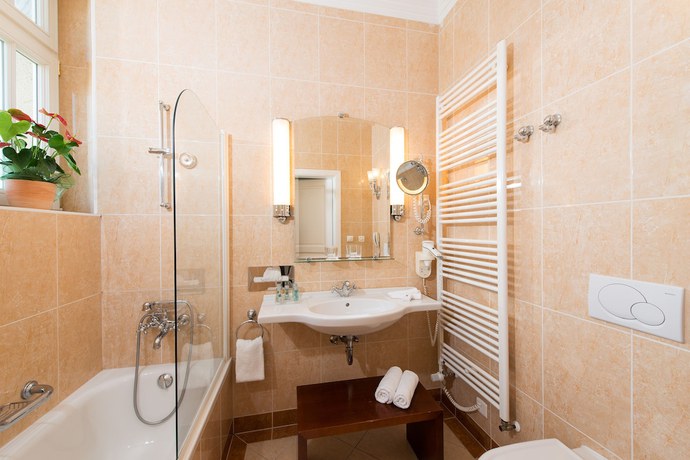 Imagen de la habitación del Hotel Ensana Thermia Palace. Foto 6