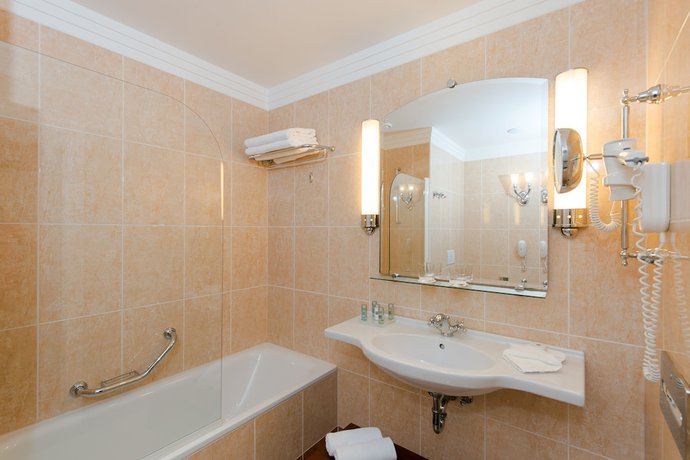 Imagen de la habitación del Hotel Ensana Thermia Palace. Foto 7