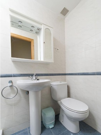 Imagen general del Hotel Ensuite Rooms for Women Only - LEON. Foto 3