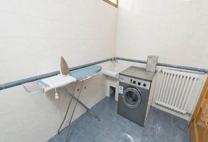 Imagen general del Hotel Ensuite Rooms for Women Only - LEON. Foto 8