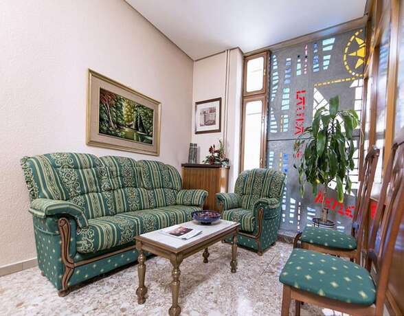 Imagen general del Hotel Ensuite Rooms for Women Only - LEON. Foto 9