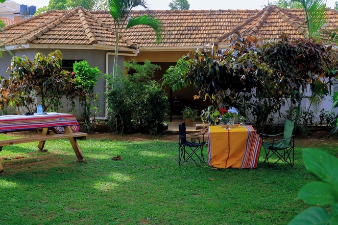 Imagen de los exteriores del Hotel Entebbe Coffee Lodge. Foto 12