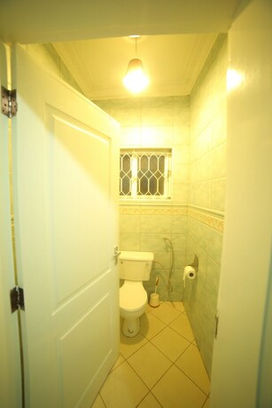 Imagen general del Hotel Entebbe Palm, Kakeeke Subward. Foto 16