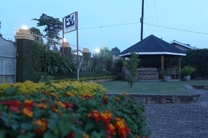 Imagen de los exteriores del Hotel Entebbe Vine Inn, Post Office Subward. Foto 11
