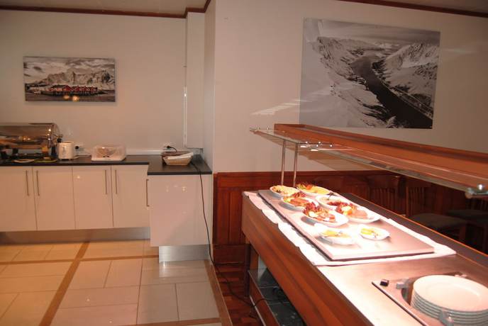 Imagen del bar/restaurante del Hotel Enterl Bjerkvik. Foto 6