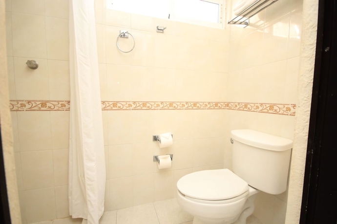Imagen de la habitación del Hotel Enterprise Inn Plaza. Foto 16