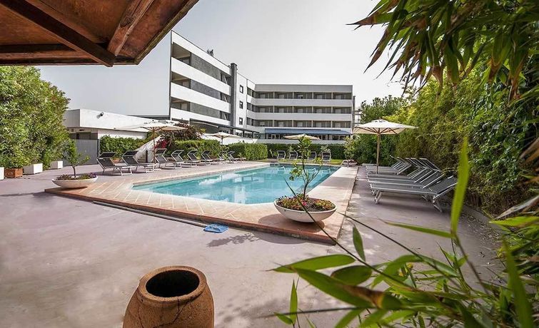 Imagen de la piscina del Hotel Enterprise, Montalto di Castro. Foto 20