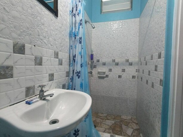 Imagen general del Hotel Entire 6-bedroom Villa Free Parking With Fast Wifi. Foto 16