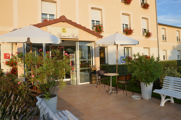 Imagen de los exteriores del Hotel Entre Beauce Et Perche. Foto 16