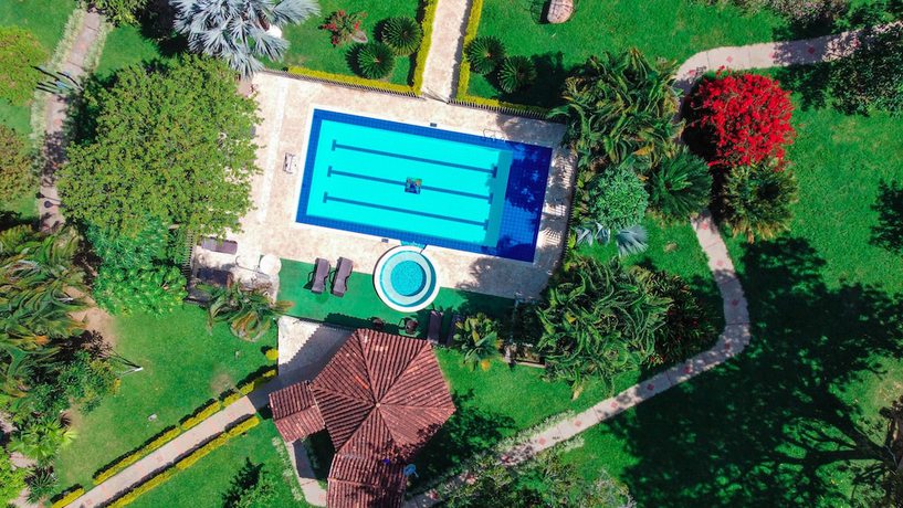 Imagen de la piscina del Hotel Entrecielos. Foto 20
