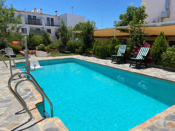 Imagen de la piscina del Hotel Entreolivos, El Pedroso. Foto 10