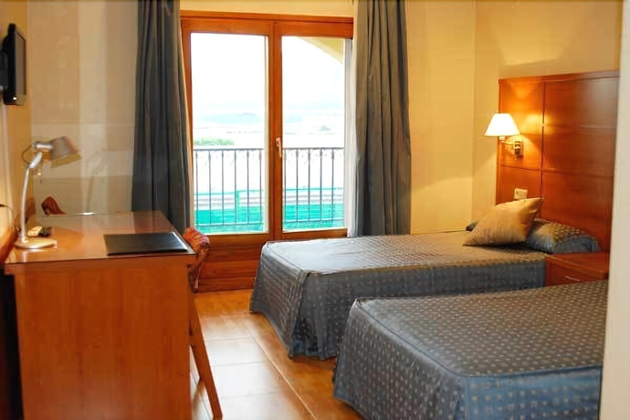 Imagen de la habitación del Hotel Entresierras. Foto 10