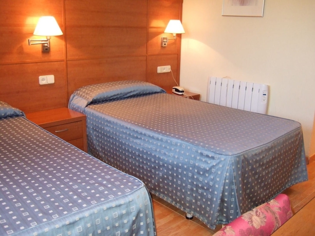 Imagen de la habitación del Hotel Entresierras. Foto 11