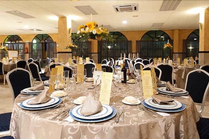 Imagen de los interiores del Hotel Entresierras. Foto 17