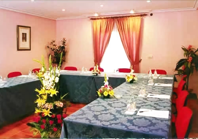 Imagen de los interiores del Hotel Entresierras. Foto 19