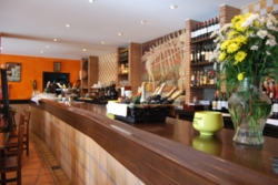 Imagen del bar/restaurante del Hotel Entreviñes. Foto 2