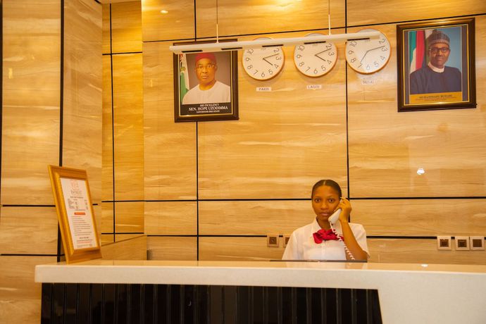 Imagen de los interiores del Hotel Entrust and Suites. Foto 13