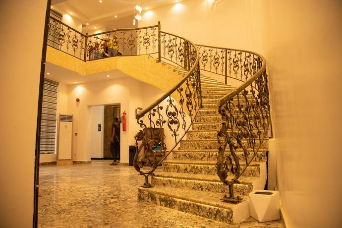 Imagen de los interiores del Hotel Entrust and Suites. Foto 14