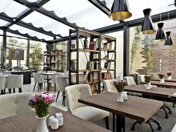 Imagen del bar/restaurante del Hotel Envoy Belgrade. Foto 3