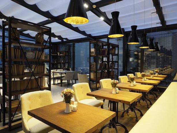 Imagen del bar/restaurante del Hotel Envoy Belgrade. Foto 4