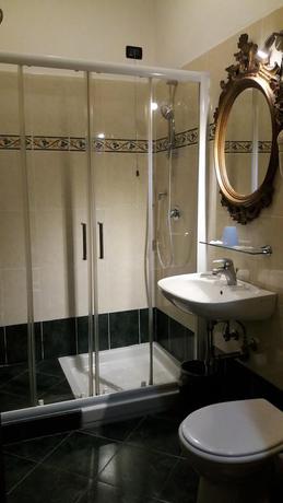 Imagen de la habitación del Hotel Enza. Foto 4