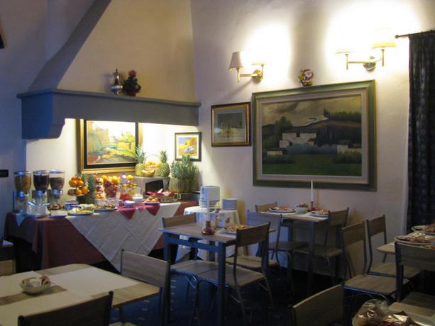 Imagen del bar/restaurante del Hotel Enza. Foto 2