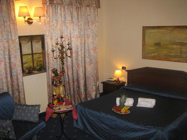 Imagen de la habitación del Hotel Enza. Foto 7
