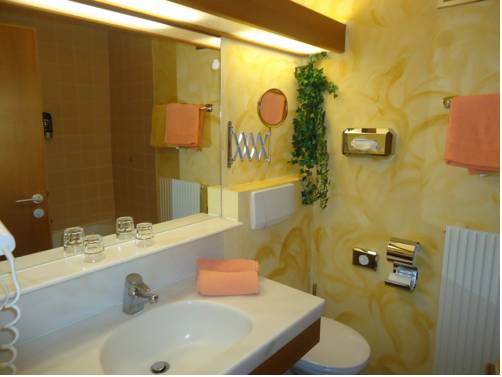 Imagen de la habitación del Hotel Enzian. Foto 7